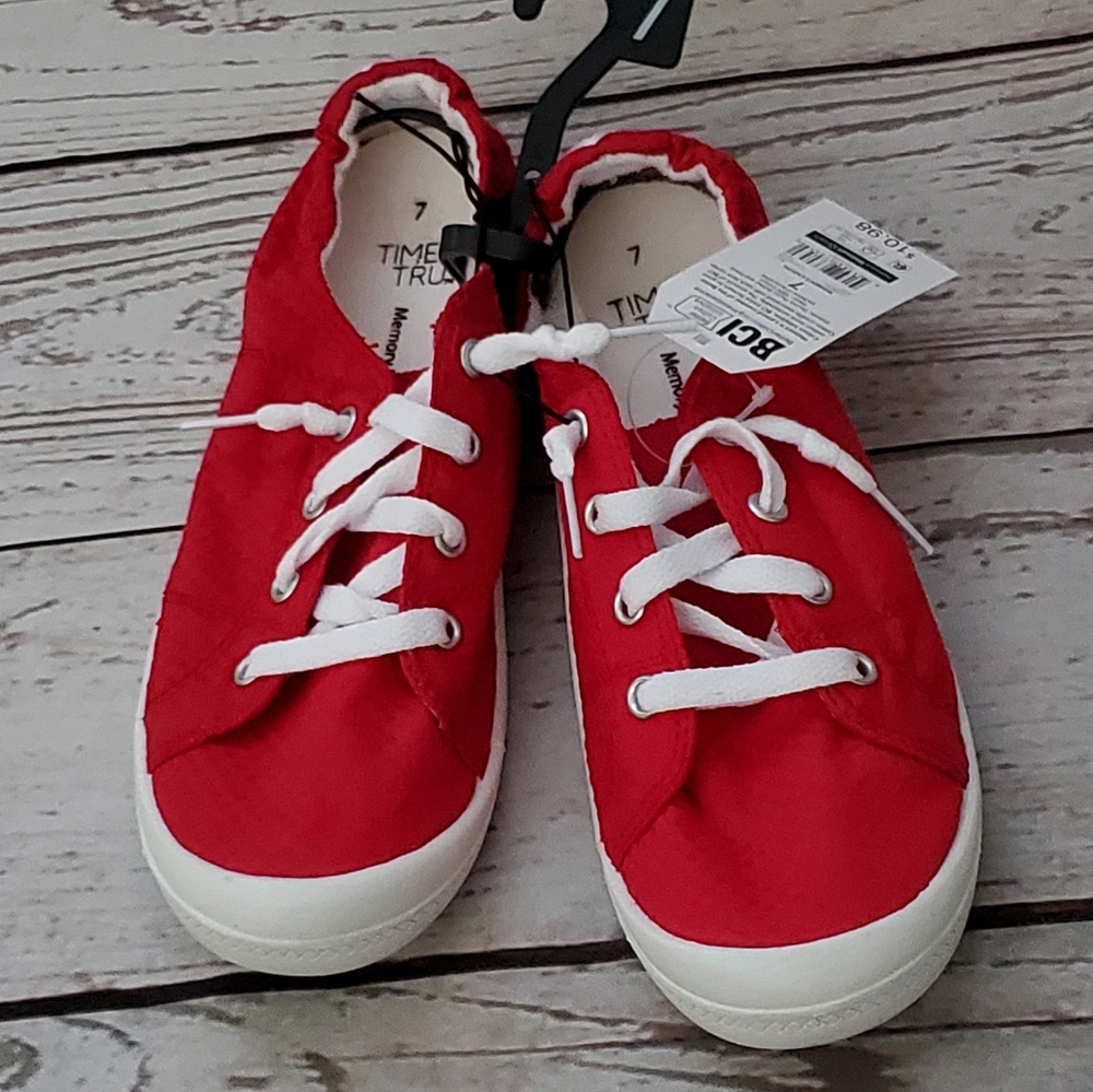 Time and Tru women's casual sneakers with memory foam red size 7